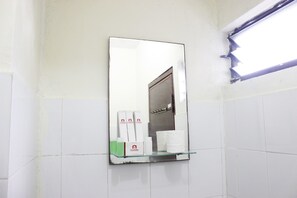 Room | Bathroom amenities | Shower, towels - Minimalist 2BR Apartment at Gateway Ahmad Yani (Bandung)