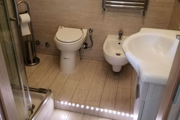 Double Room | Bathroom | Shower, free toiletries, hair dryer, bidet