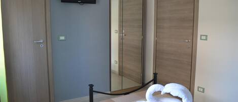 مكتب وواي فاي مجانًا وملاءات أسرّة