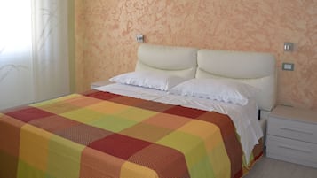 高级双人房 | 办公桌、免费 WiFi、床单