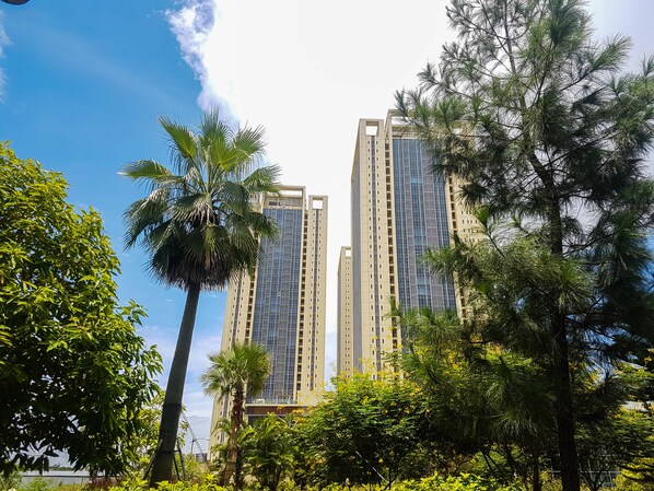 Exterior - Elegant 1BR Branz BSD Apartment near AEON Mall (Pagedangan)