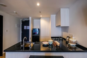 Private kitchenette - Elegant 1BR Branz BSD Apartment near AEON Mall (Pagedangan)