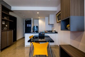 Business centre - Elegant 1BR Branz BSD Apartment near AEON Mall (Pagedangan)