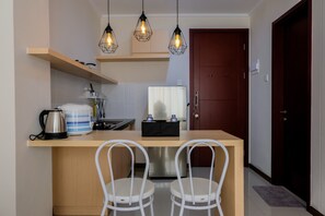 Room | Private kitchenette | Fridge, stovetop, cookware/dishes/utensils - 1BR Asatti Apartment at Vanya Park BSD (Pagedangan)