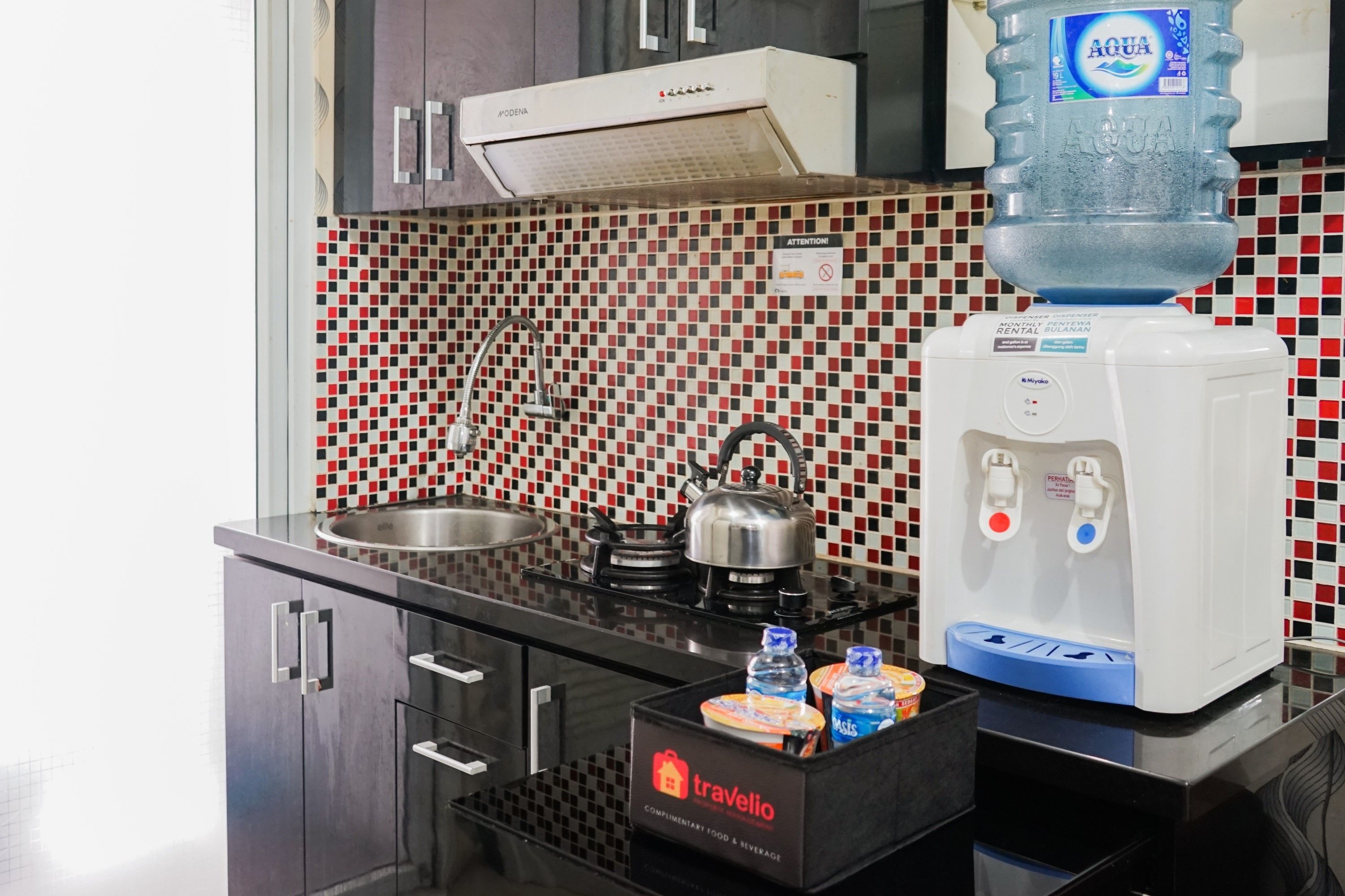 Quarto | Cozinha americana privada | Geladeira, cooktop, talheres/pratos/utensílios de cozinha