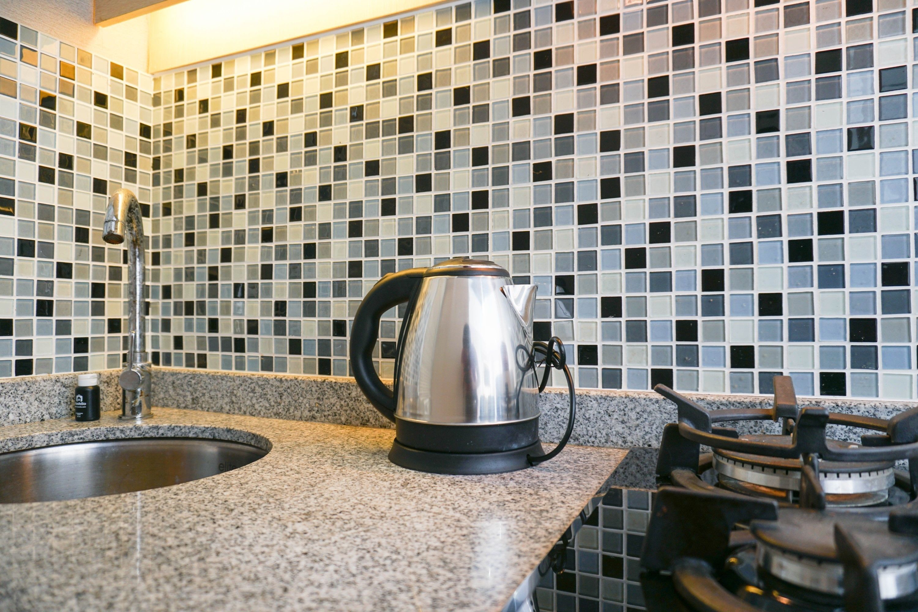 Room | Private kitchenette | Fridge, microwave, stovetop, electric kettle