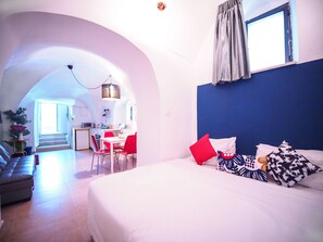 Studio Apartment Ground Floor | In-room safe, laptop workspace, iron/ironing board, cribs/infant beds - Paamonim Apartments (Jerusalem)