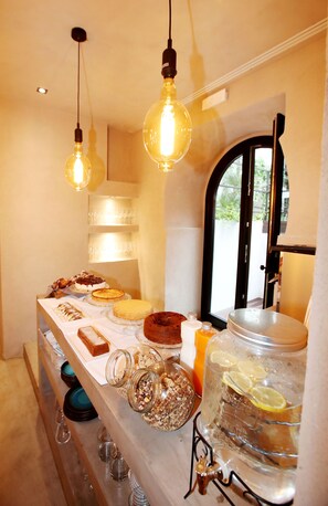 Free daily buffet breakfast - Casa Nostra Luxury Suites (Palermo)