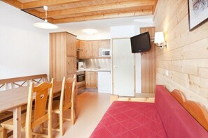 Appartement, 3 chambres, balcon (9 Pers) | Coin séjour