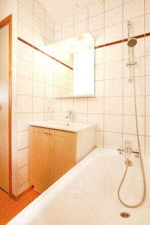Apartment, 2 Bedrooms, Balcony (8 Pers) | Individually decorated, individually furnished, free WiFi, bed sheets - VVF Résidence Plagne 1800 Paradiski (La Plagne-Tarentaise)