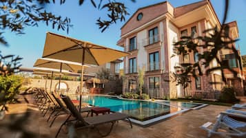 Seasonal outdoor pool