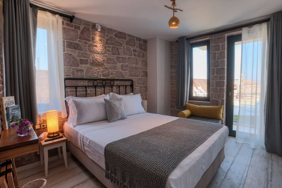 Standardzimmer, Poolseite | Hochwertige Bettwaren, Minibar (mit einigen kostenlosen Artikeln)