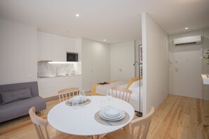 Studio (I) | Een bureau, een strijkplank/strijkijzer, babybedden, gratis wifi