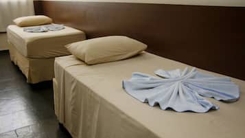 Minibar, escritorio, wifi gratis y ropa de cama