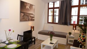 Studio Suite | Living area | Flat-screen TV - Chez Esmara Et Philippe Fourche (Brussels)