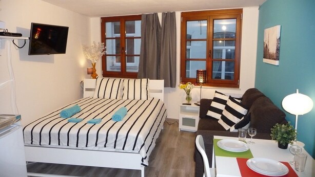 Superior Studio | Iron/ironing board, WiFi (free), individually decorated - Chez Esmara Et Philippe Fourche (Brussels)