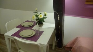 Studio | In-room dining - Chez Esmara Et Philippe Fourche (Brussels)