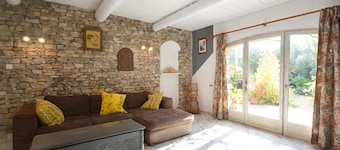 Superb 160m2 villa with swimming pool and tennis court sleeps 6