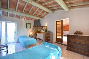 3 chambres, fer et planche à repasser, lit parapluie, Wi-Fi gratuit