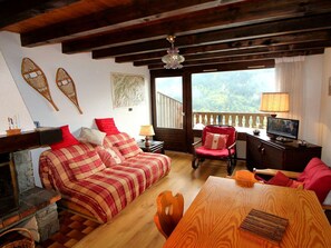 TV, fireplace - Duplex for 6, Champagny-en-Vanoise, pets allowed, private parking (Champagny-en-Vanoise)