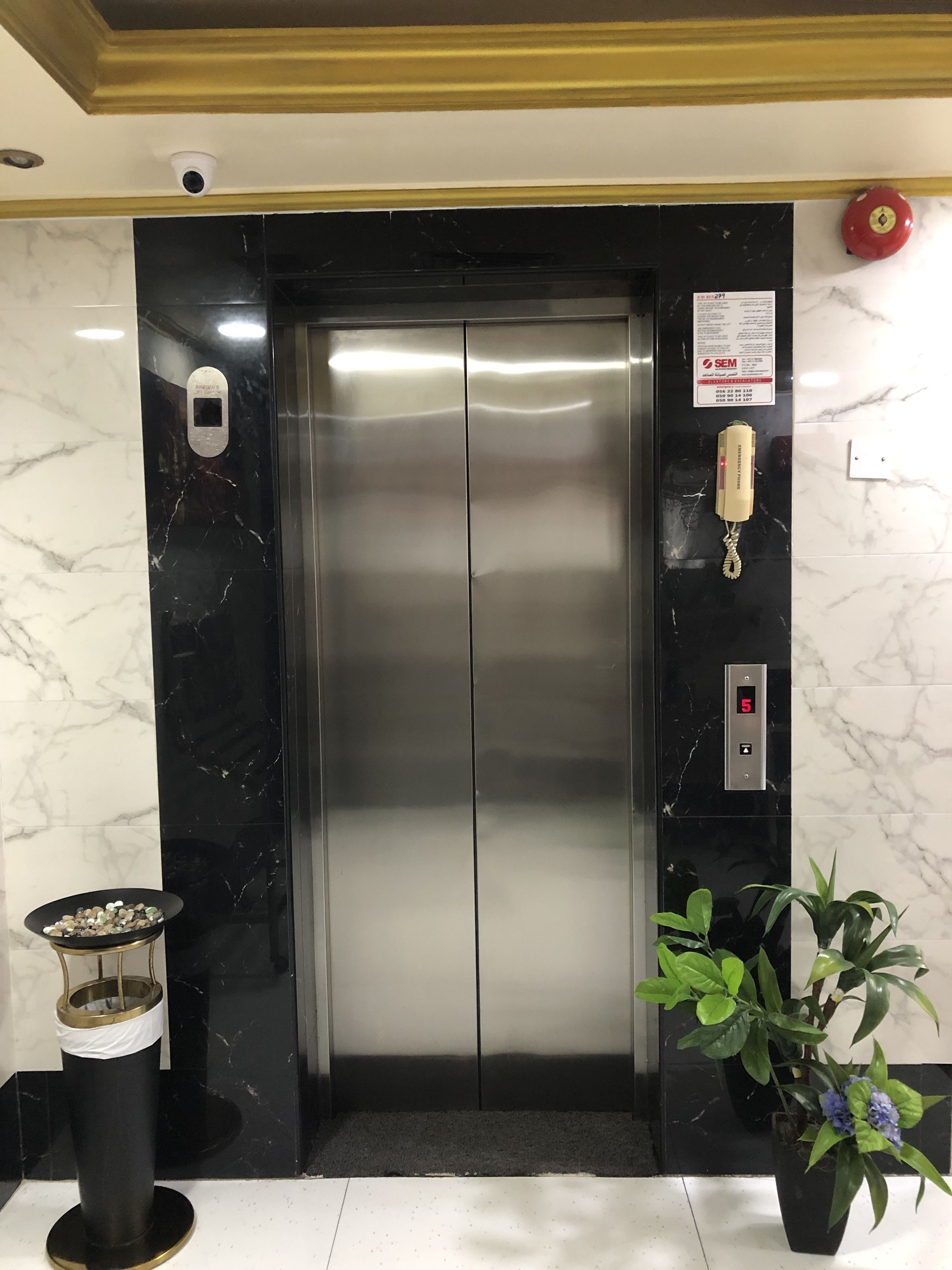 Kiến trúc tòa nhà