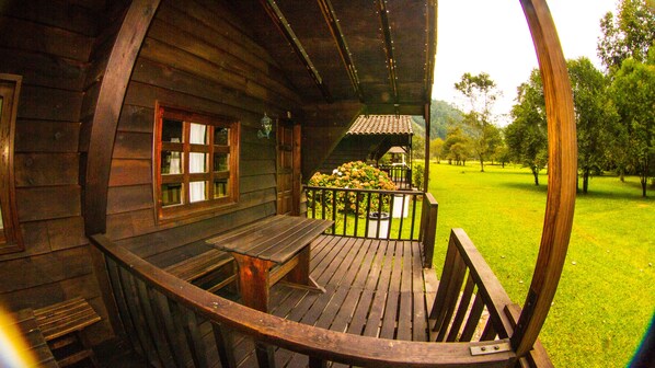 Cabin, 2 Katil Ratu (Queen), Private Bathroom, Mountainside | Teres/patio