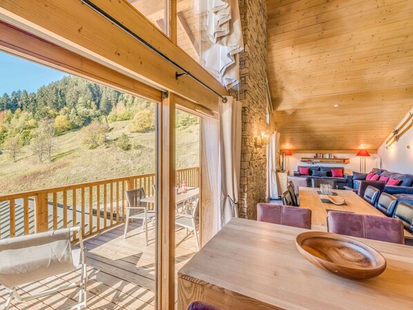 Dining - 4* Duplex at Ski Slopes with WiFi, Sleeps 10 (Champagny-en-Vanoise)