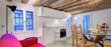 Lejlighed - 1 soveværelse - udsigt til kanal - stueetage | Opholdsområde