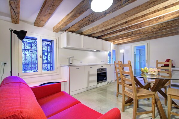 Apartment, 1 Bedroom, Canal View, Ground Floor | Living area