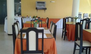 Free daily buffet breakfast  - Pousada Cardoso (Ipiau)