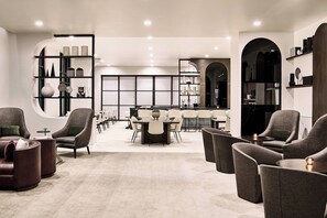 2 Bars/Lounges, Bar auf der Dachterrasse