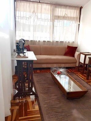 Televisión de 65 cm con canales digitales