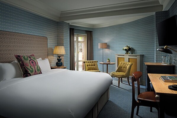 Deluxe King Room | Desk, laptop workspace, iron/ironing board, free cribs/infant beds - Schoolhouse Hotel (Dublin)