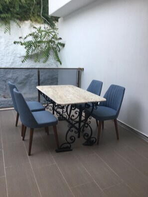 Apartment | Terrace/patio