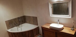 家庭單棟房屋 | 浴室 | 提供毛巾、廁紙