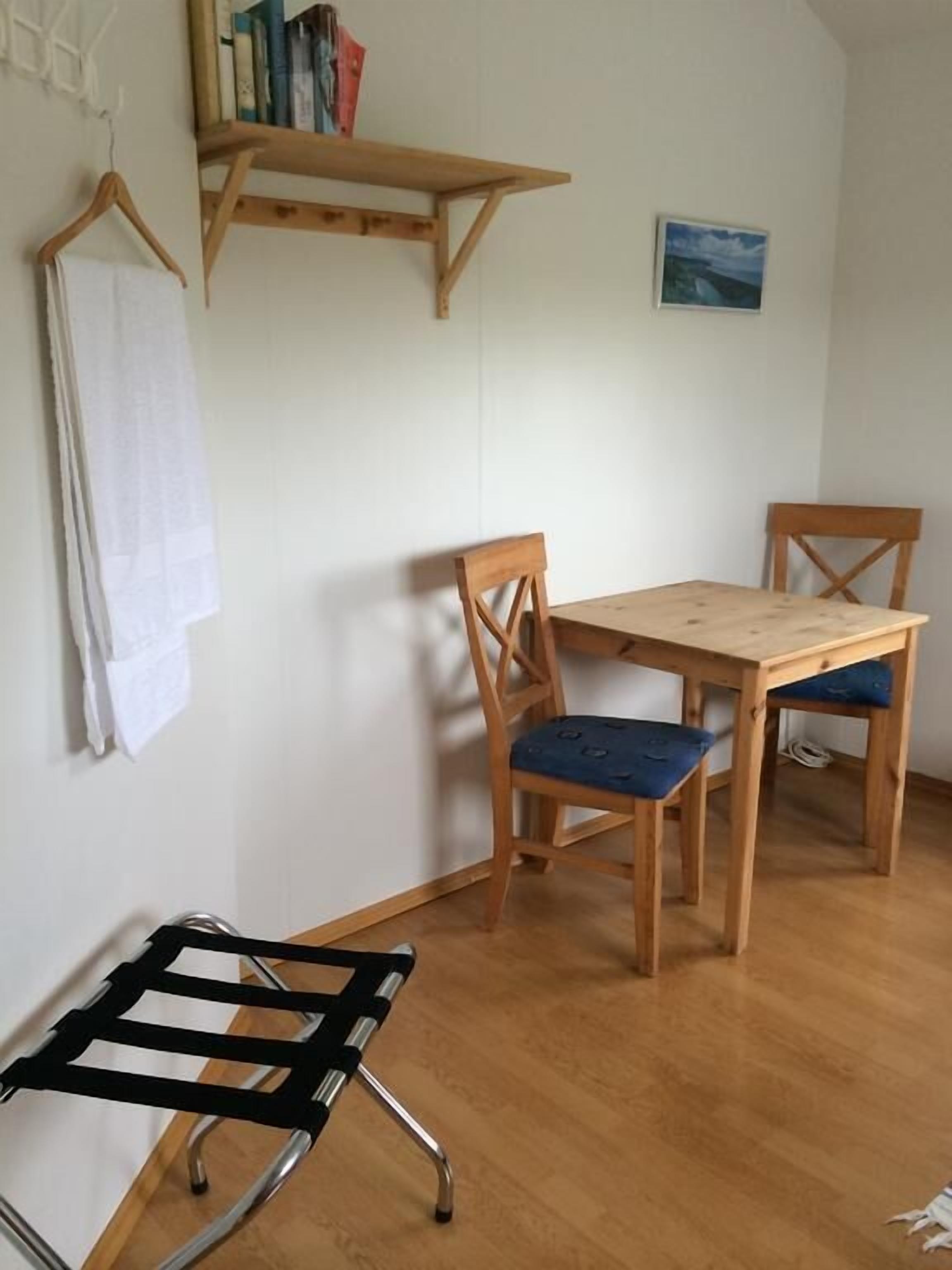 Tweepersoonskamer, gedeelde badkamer | Verduisterende gordijnen, gratis babybedden, gratis wifi, beddengoed