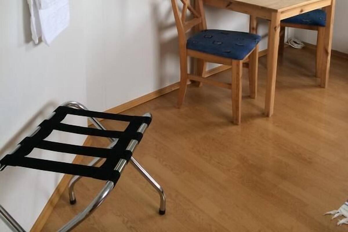 Tweepersoonskamer, gedeelde badkamer | Verduisterende gordijnen, gratis babybedden, gratis wifi, beddengoed