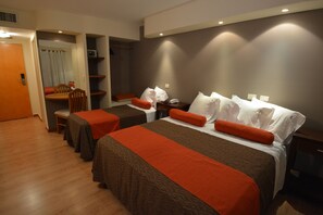 Superior Triple Room | In-room safe, blackout drapes, free WiFi, bed sheets - Piazza Hotel (Villa Carlos Paz)