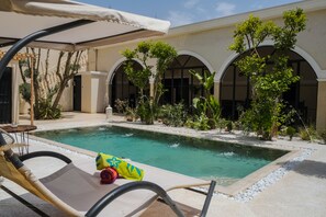 Villa privée, 5 chambres, piscine chauffée (en option) | Terrace/patio