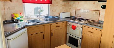 Maison mobile familiale, 3 chambres | Cuisine privée | Réfrigérateur, un four, surface de cuisson, bouilloire électrique