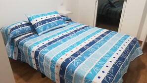 Double Room, Shared Bathroom (with terrace) | Free WiFi, bed sheets - Quintana Rooms (Aguimes)