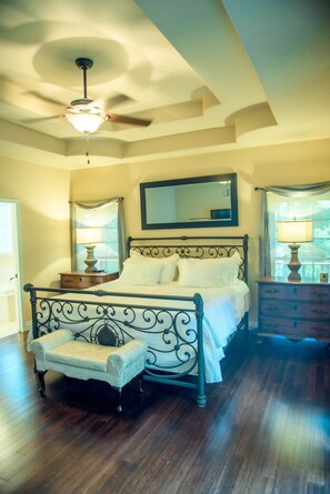 4 bedrooms, desk, iron/ironing board, WiFi