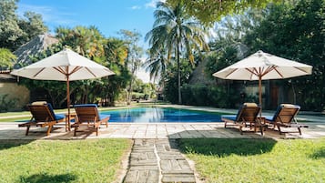 2 outdoor pools, sun loungers