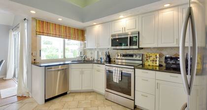 3 Mi to Dtwn Bradenton: Family Home w/ Pool!