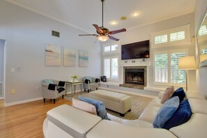 TV, fireplace
