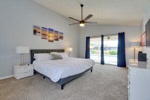 4 bedrooms, desk, iron/ironing board, Internet - 3 Mi to Dtwn Bradenton: Family Home w/ Pool! (Bradenton)