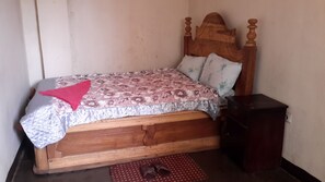 Desk, free WiFi, bed sheets