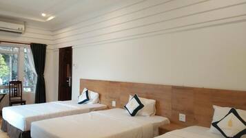 1 bedroom, minibar, desk, blackout drapes