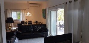 TV, caminetto, lettore DVD