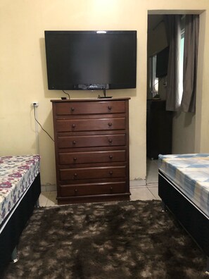 2 slaapkamers, een strijkplank/strijkijzer, wifi, beddengoed